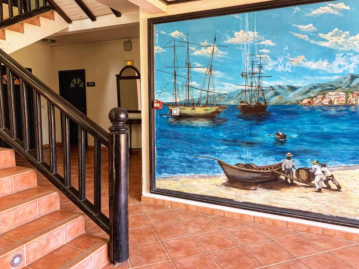 Hotel Bambou & Spa เลส์ทรัวส์-ซีเลต์ ภายนอก รูปภาพ