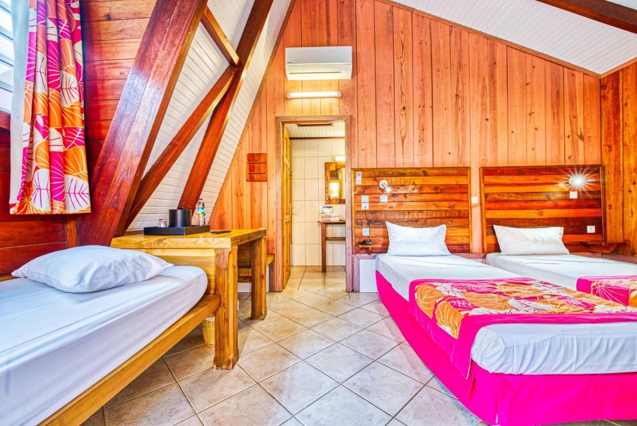 Hotel Bambou & Spa เลส์ทรัวส์-ซีเลต์ ภายนอก รูปภาพ
