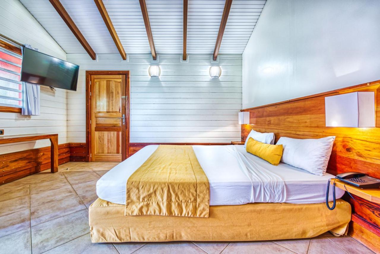 Hotel Bambou & Spa เลส์ทรัวส์-ซีเลต์ ภายนอก รูปภาพ