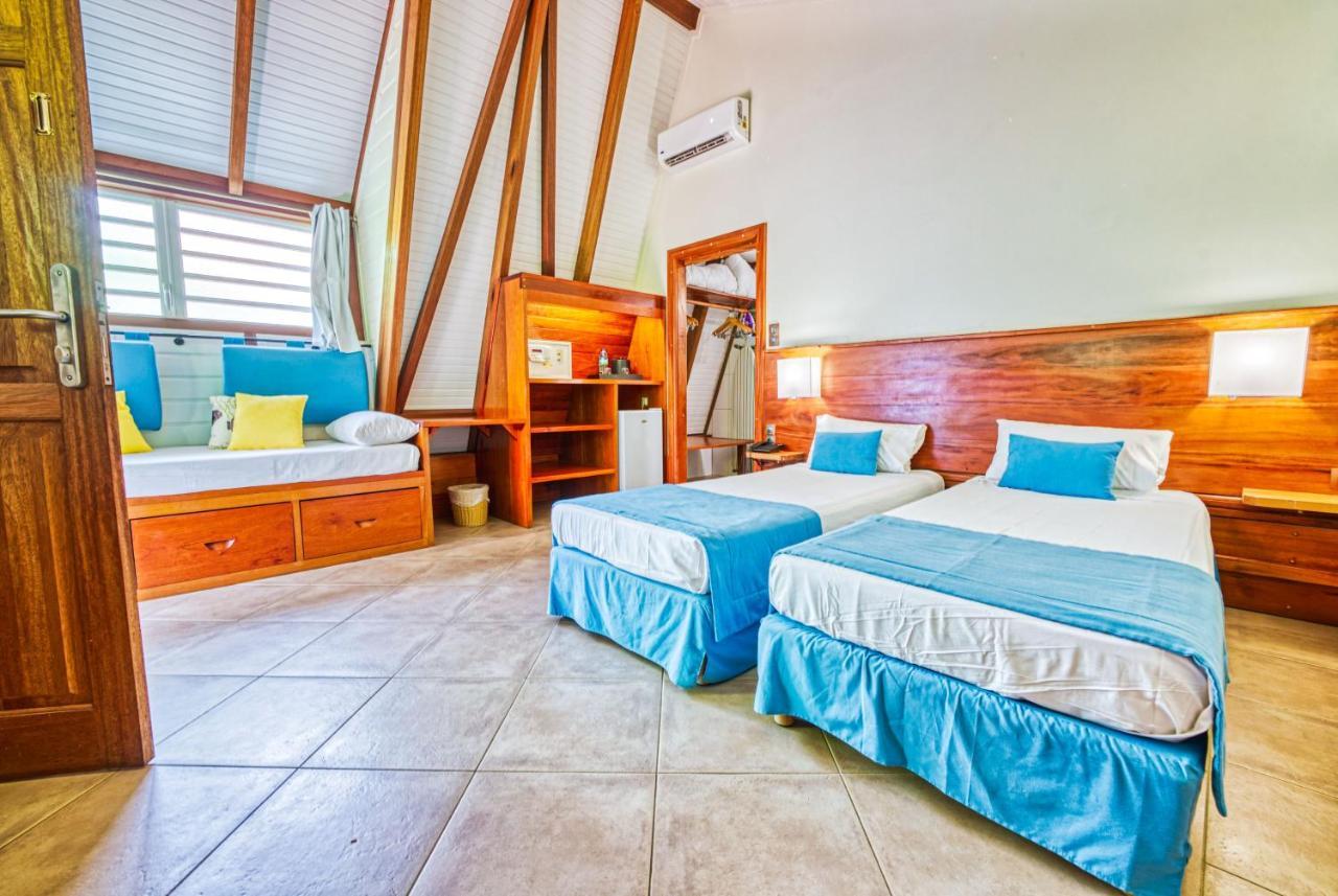 Hotel Bambou & Spa เลส์ทรัวส์-ซีเลต์ ภายนอก รูปภาพ