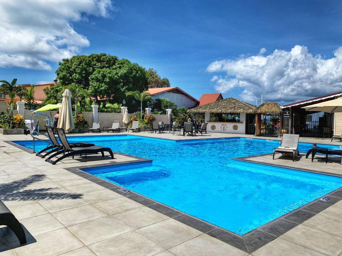 Hotel Bambou & Spa เลส์ทรัวส์-ซีเลต์ ภายนอก รูปภาพ